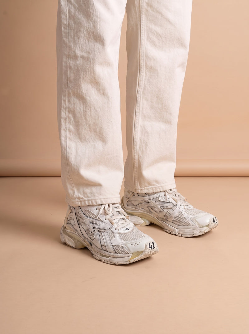 Balenciaga 2020s Runner Sneakers White aan de voet
