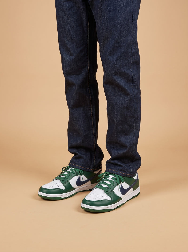 Nike Dunk Low Gorge Green Midnight Navy aan de voet