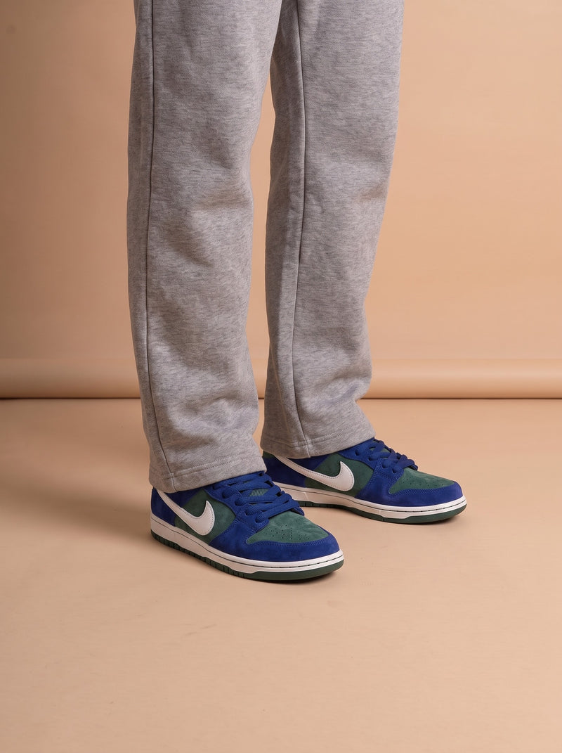 Nike SB Dunk Low Deep Royal Blue aan de voet