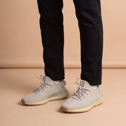 Adidas Yeezy Boost 350 V2 Cream aan de voet