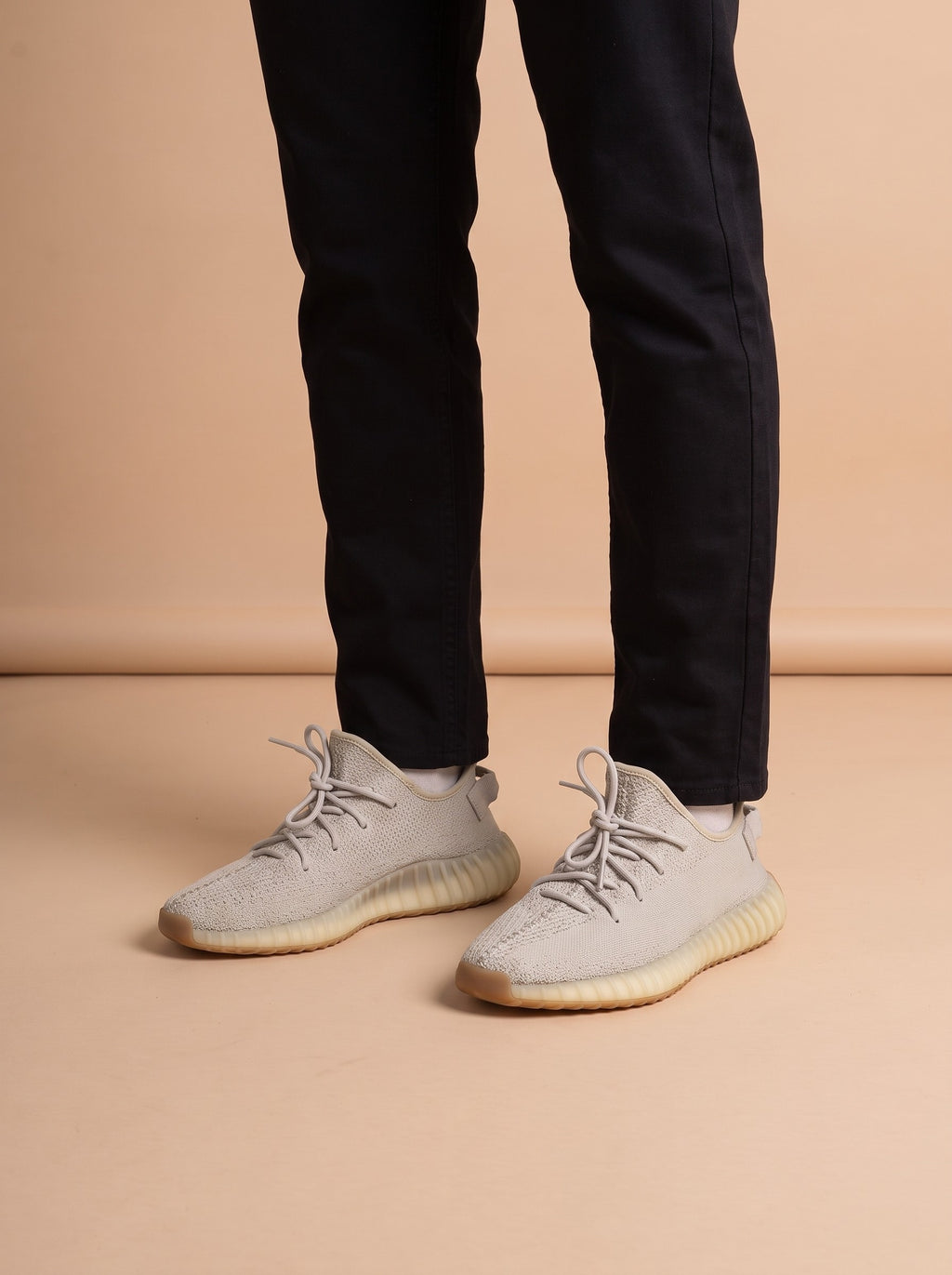 Adidas Yeezy Boost 350 V2 Cream aan de voet
