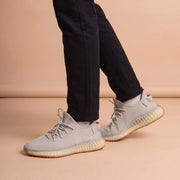 Adidas Yeezy Boost 350 V2 Cream aan de voet