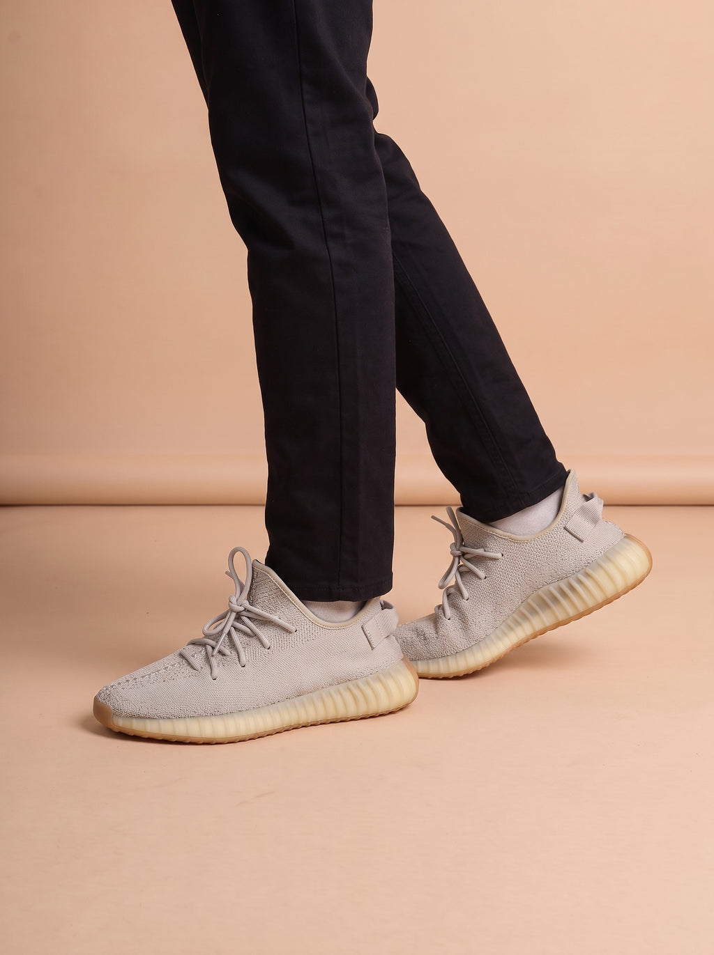 Adidas Yeezy Boost 350 V2 Cream aan de voet