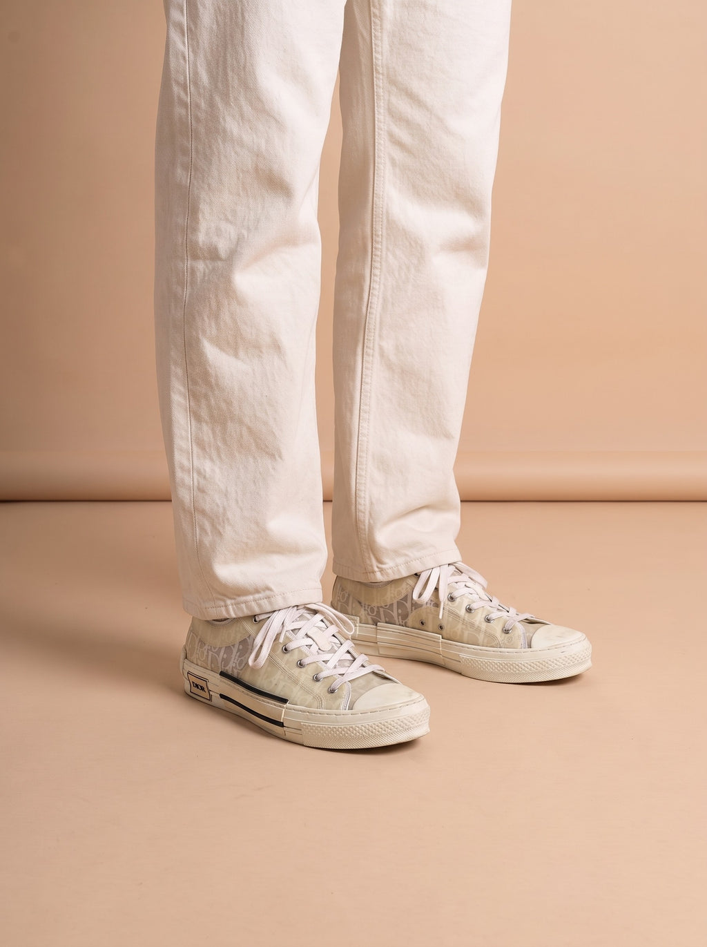 Dior 223 Low-Top aan de voet