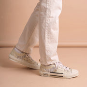 Dior 223 Low-Top aan de voet