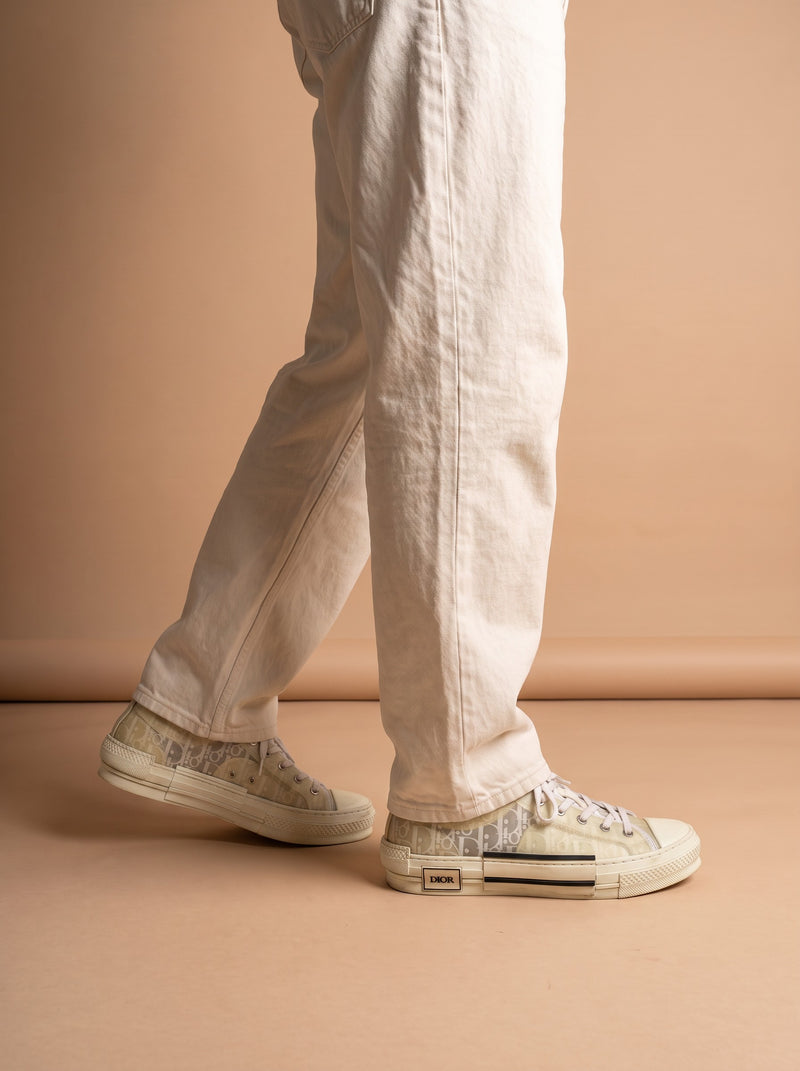 Dior 223 Low-Top aan de voet