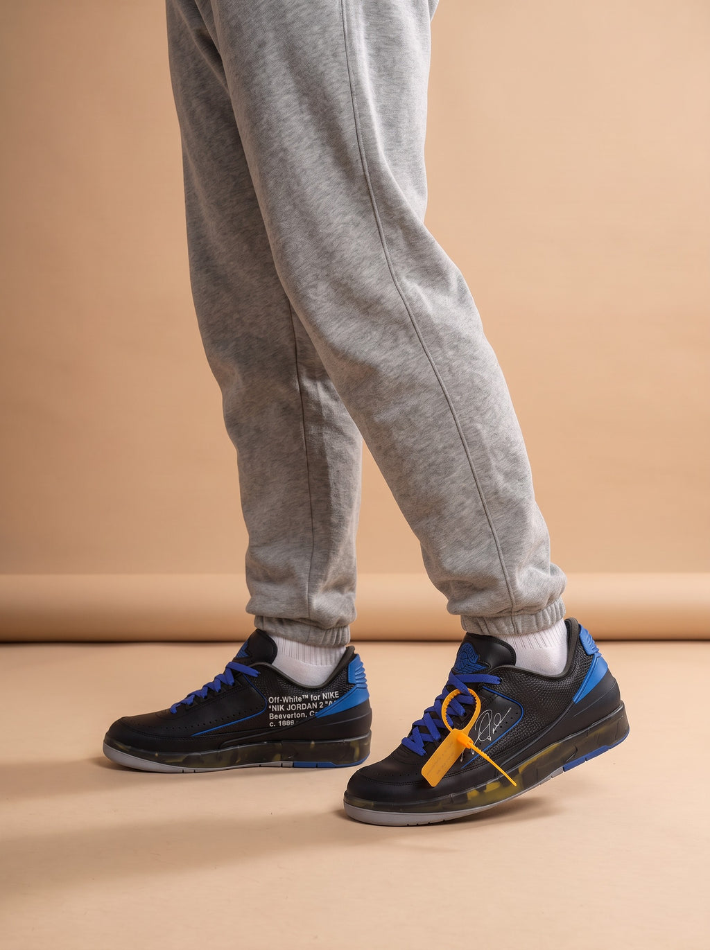 Air Jordan 2 Retro Low SP Off-White Black Blue aan de voet