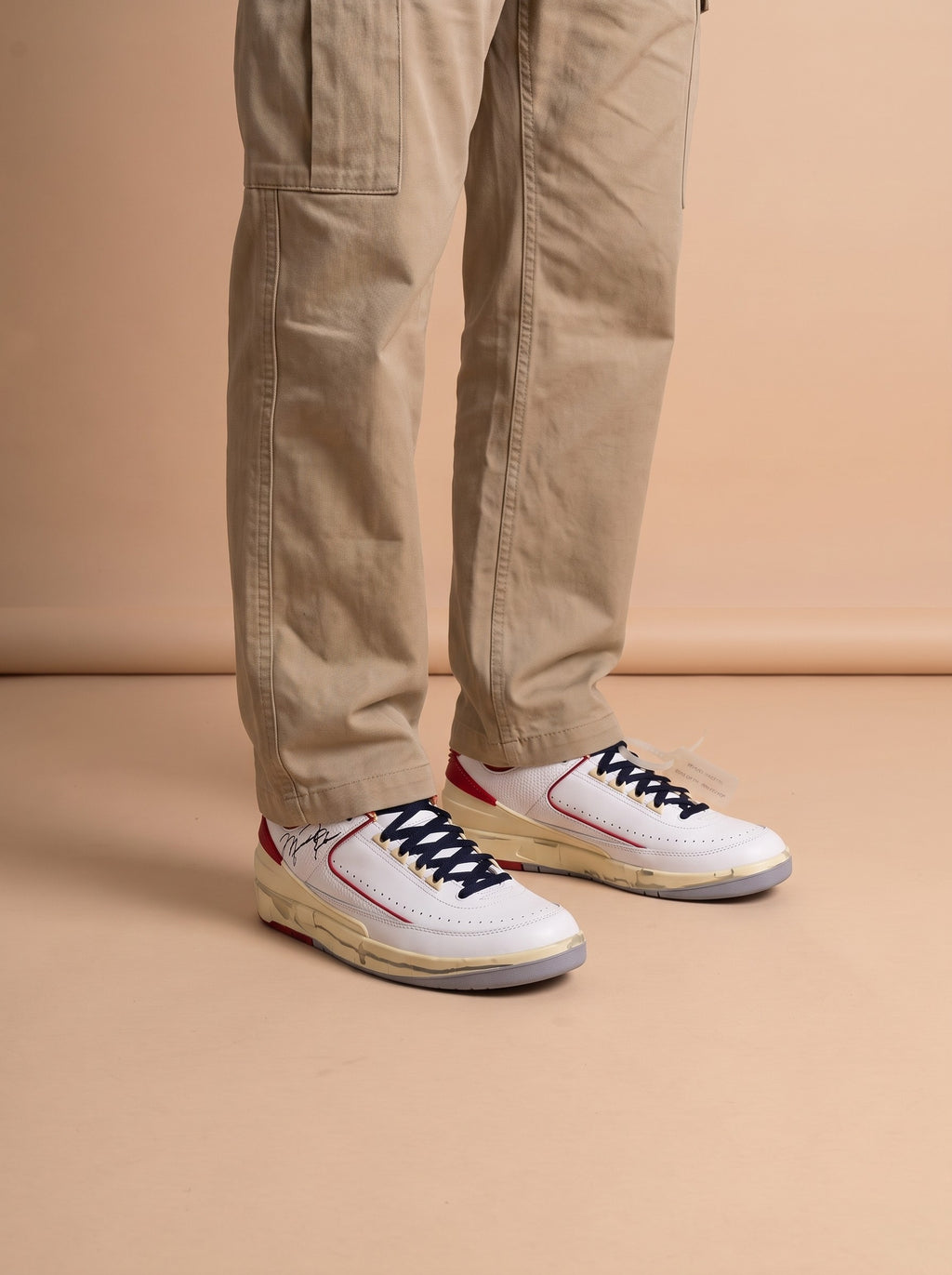 Air Jordan 2 Retro Low SP Off-White Red aan de voet