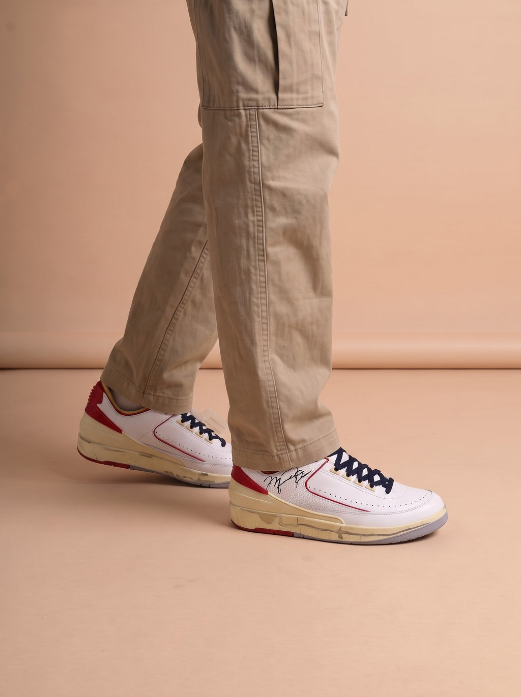 Air Jordan 2 Retro Low SP Off-White Red aan de voet