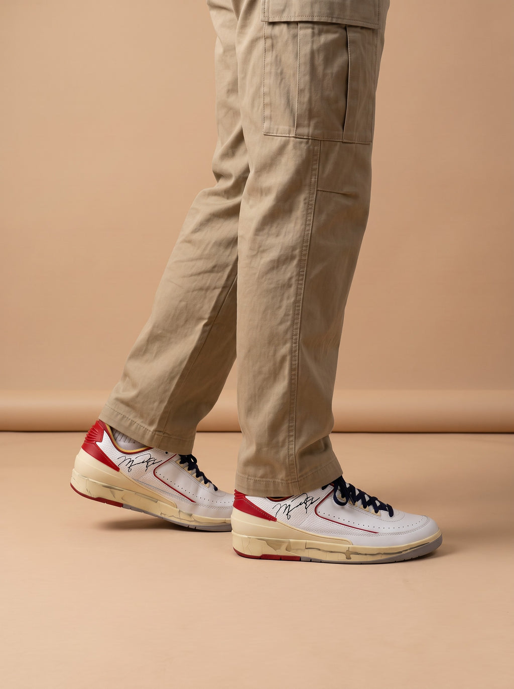 Air Jordan 2 Retro Low SP Off-White Red aan de voet