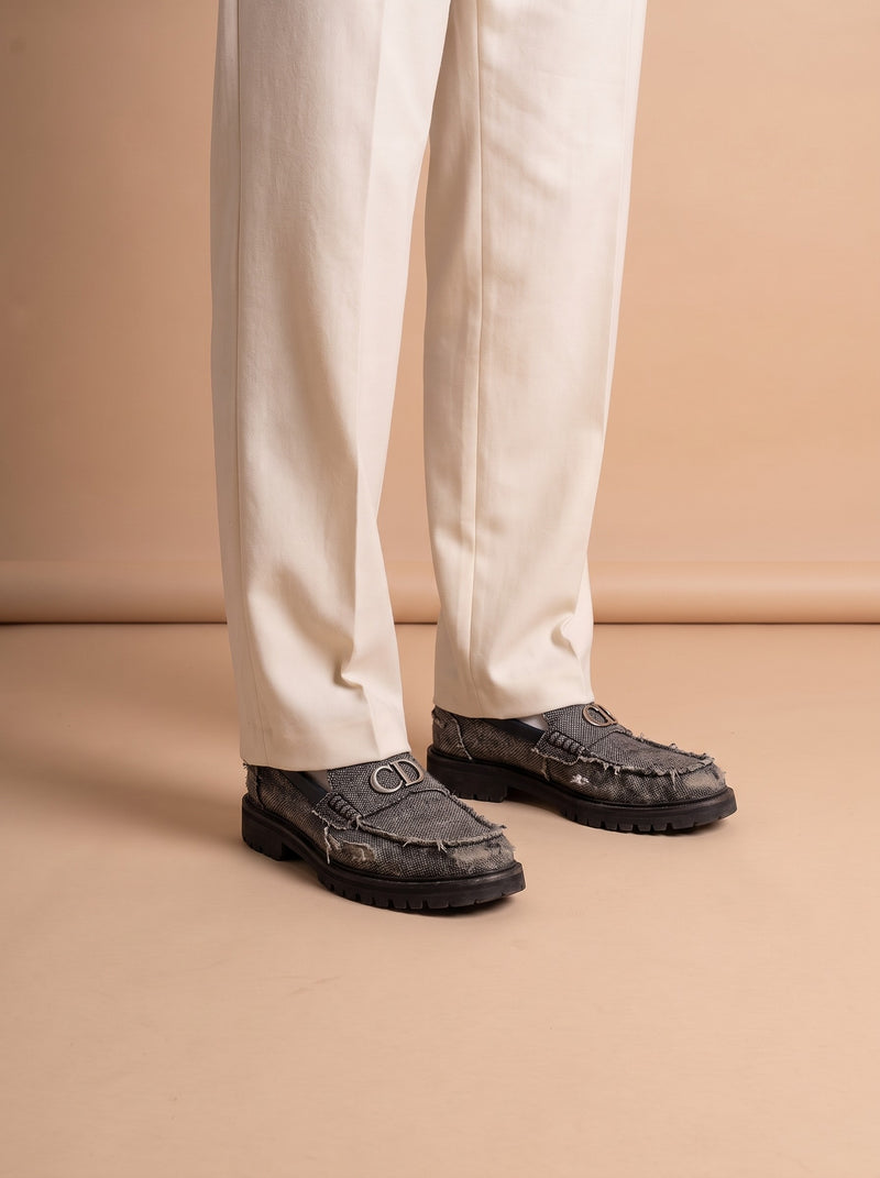 Dior Buffalo Loafer Blue aan de voet