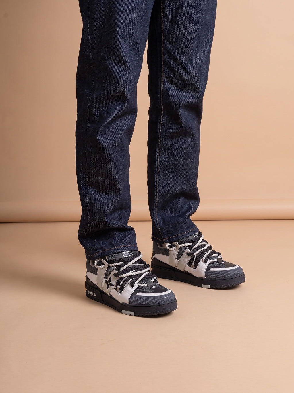 Louis Vuitton Skate Trainer Black aan de voet