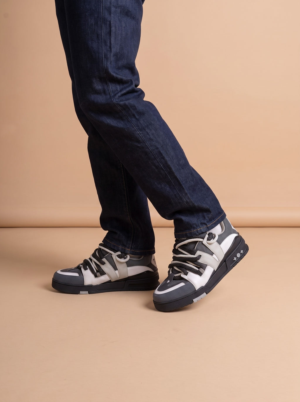 Louis Vuitton Skate Trainer Black aan de voet
