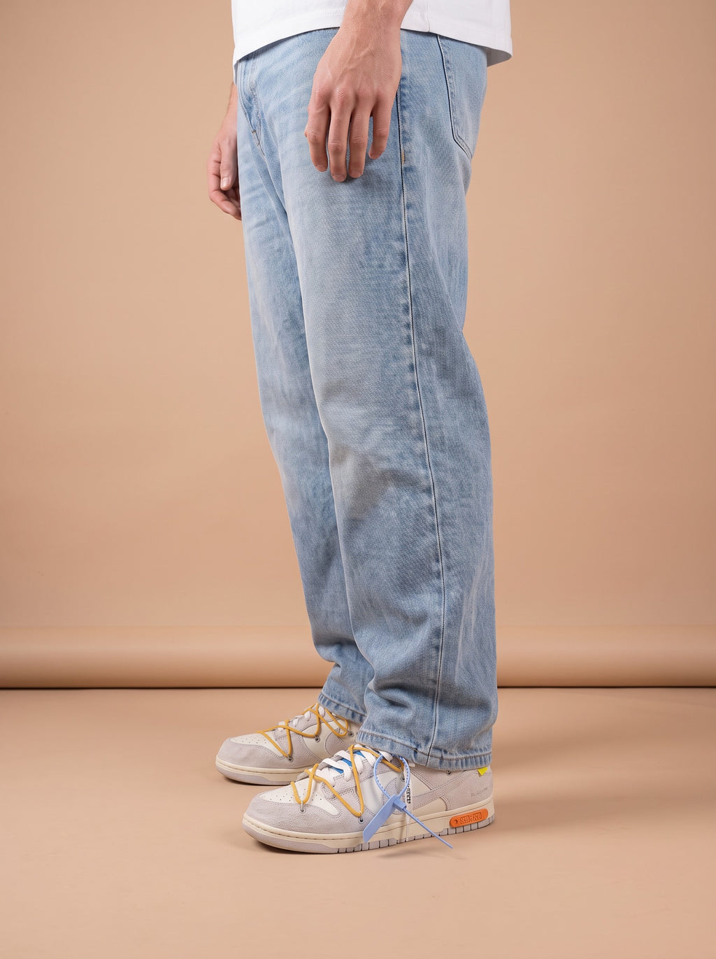 Nike x Off-White Dunk Low Lot 34 aan de voet