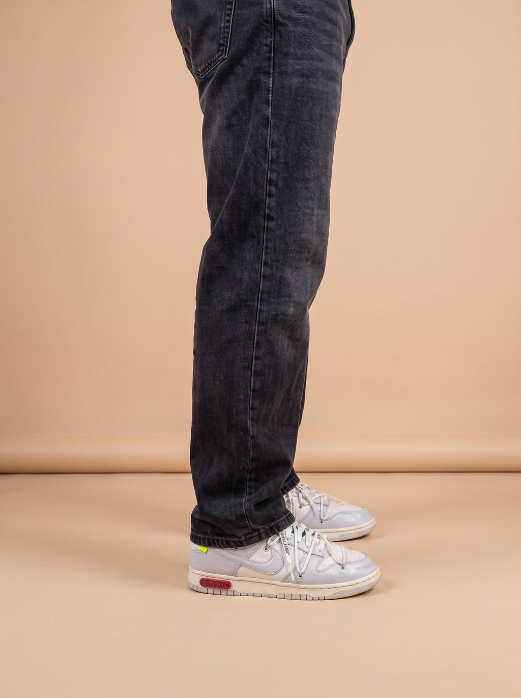 Nike x Off-White Dunk Low Lot 25 aan de voet