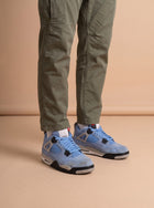 Nike Air Jordan 4 Retro University Blue aan de voet