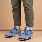 Nike Air Jordan 4 Retro University Blue aan de voet