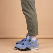 Nike Air Jordan 4 Retro University Blue aan de voet