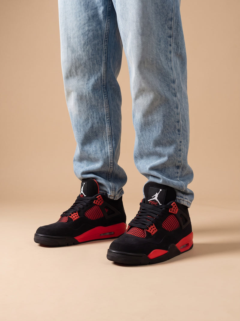 Nike Air Jordan 4 Retro Red Thunder aan de voet
