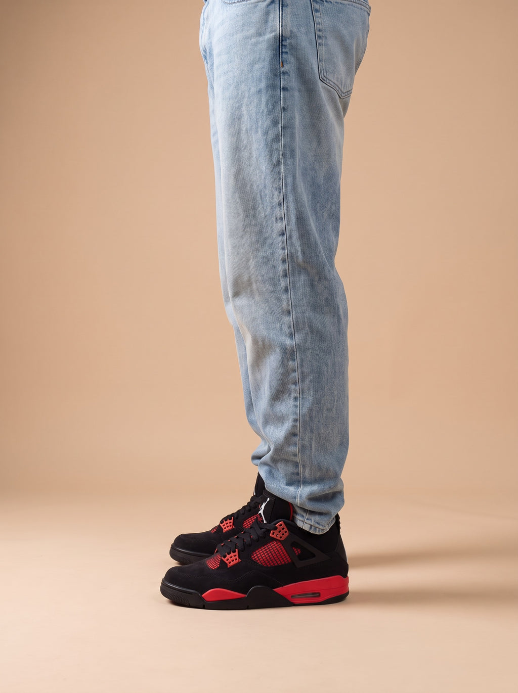 Nike Air Jordan 4 Retro Red Thunder aan de voet