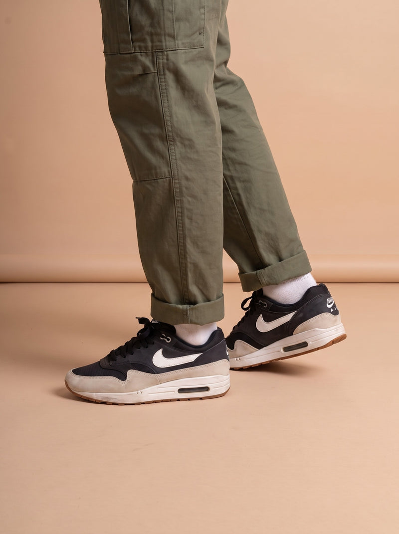 Nike Air Max 1 Black Light Bone aan de voet