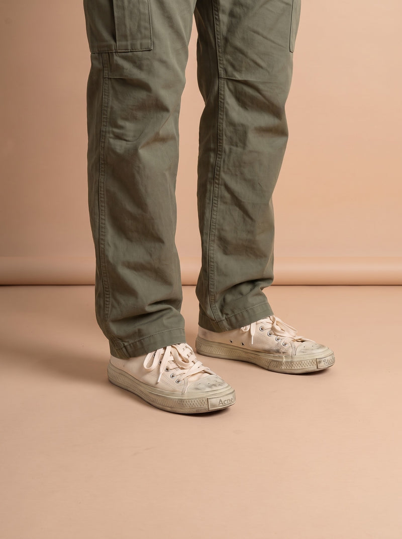 Acne Ballow Soft Tumbled Tag Low Off White aan de voet