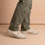 Acne Ballow Soft Tumbled Tag Low Off White aan de voet