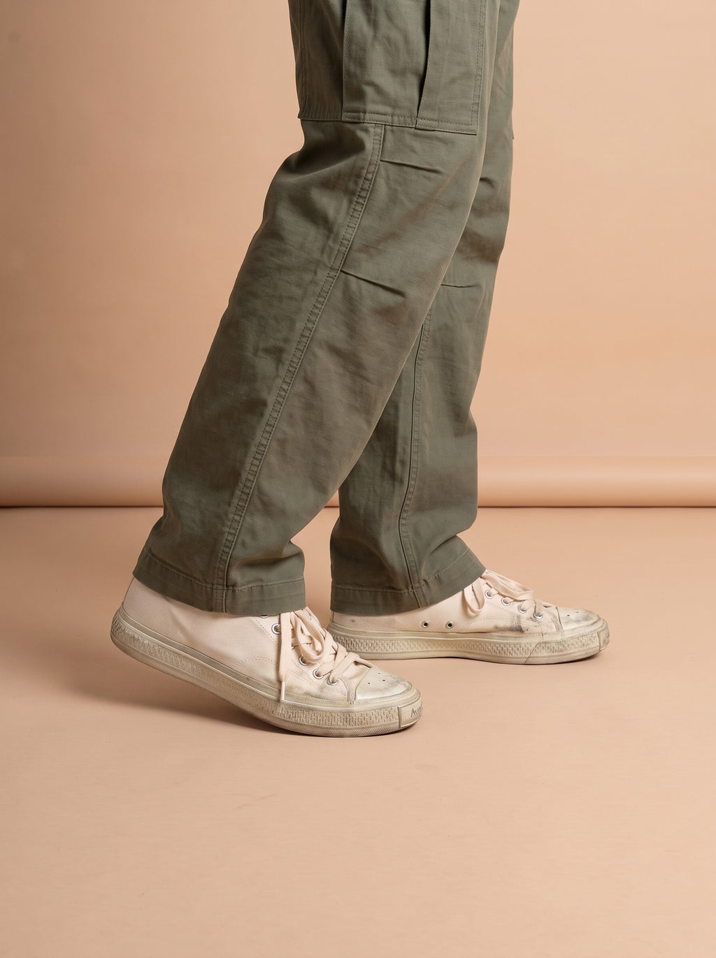 Acne Ballow Soft Tumbled Tag Low Off White aan de voet