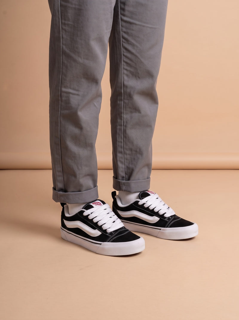 Vans Knu Stack Sneakers Black White aan de voet