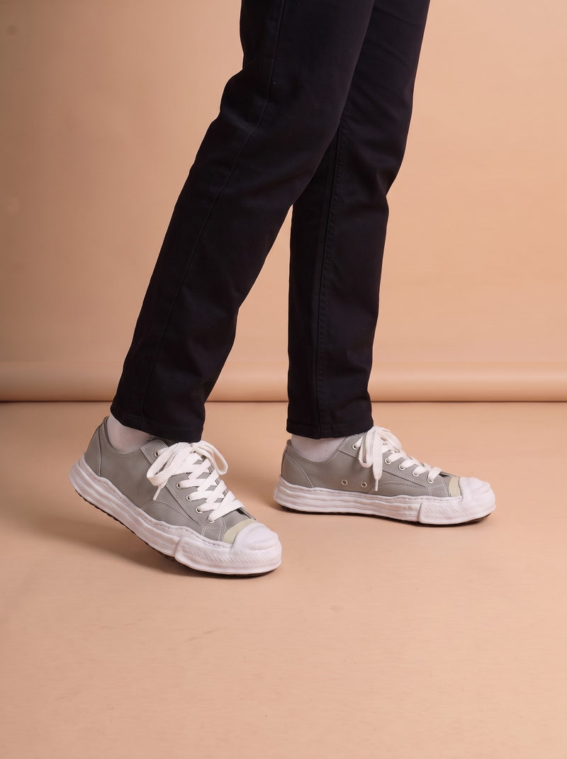 Maison Mihara Yasuhiro Hank OG Sole Canvas Low Grey aan de voet