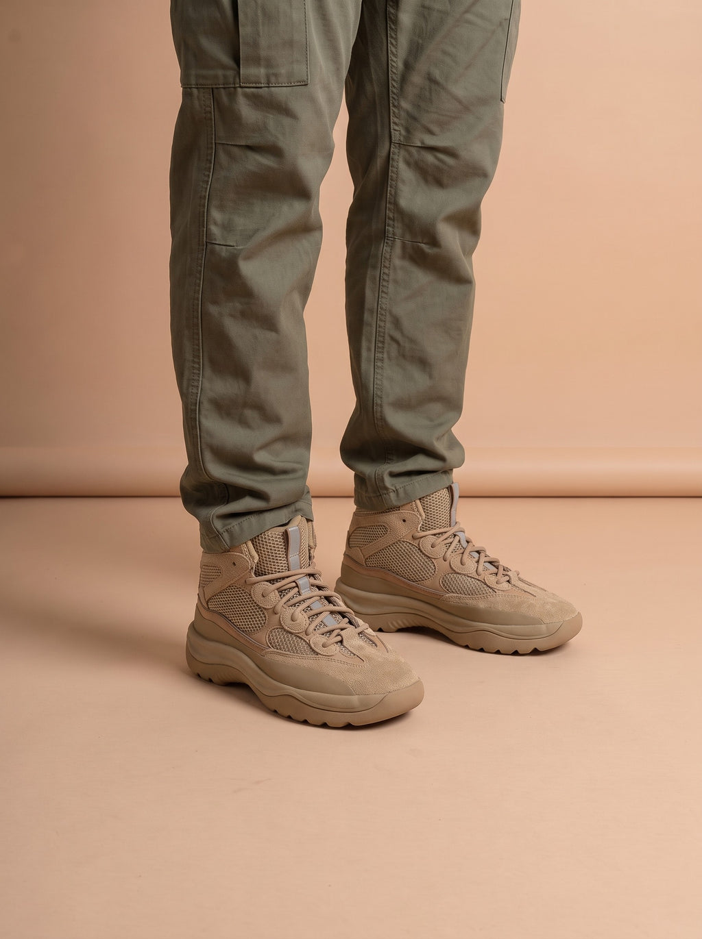 Adidas Yeezy Desert Boot Rock aan de voet