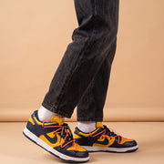 Nike x Off-White Dunk Low University Gold aan de voet