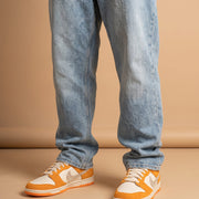 Dunk Low Safari Swoosh Kumquat aan de voet