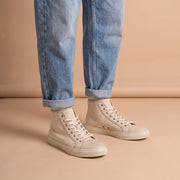 Cream GG High Top aan de voet