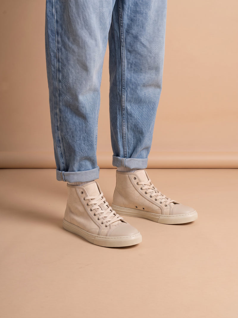 Cream GG High Top aan de voet