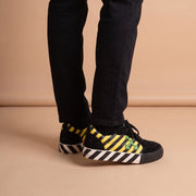Off-White Vulc Low Black Yellow Green aan de voet
