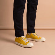 Rick Owens Baskets Sneaks Yellow aan de voet