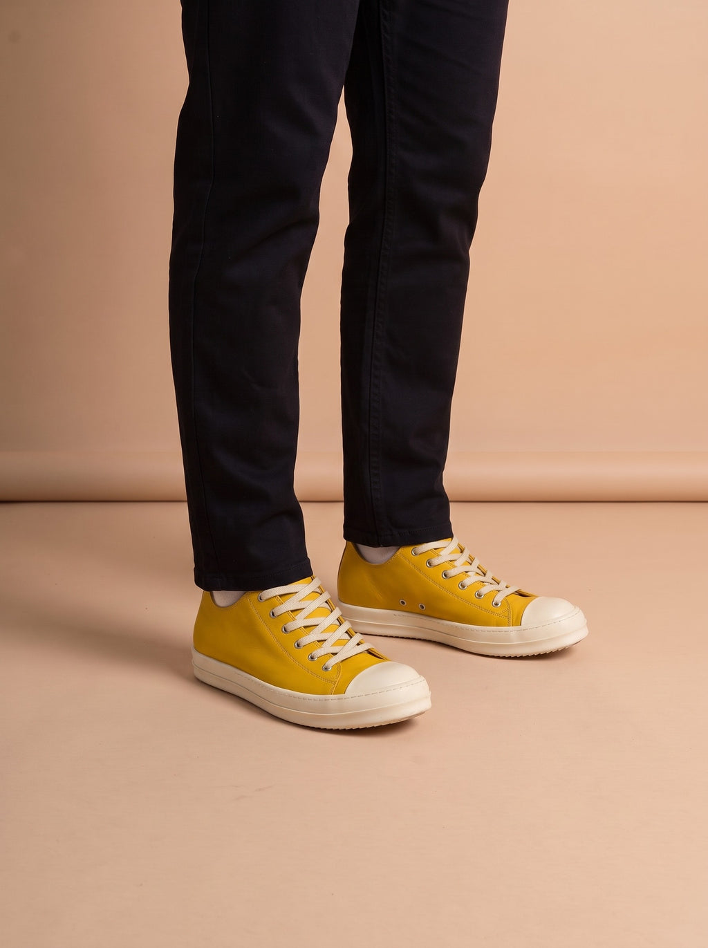Rick Owens Baskets Sneaks Yellow aan de voet