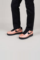Op model, aan de voet