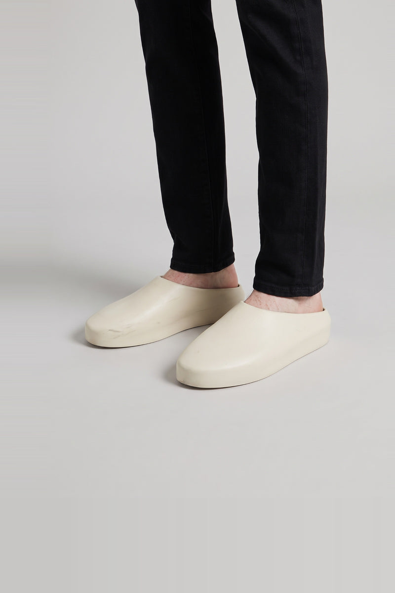 Op model, aan de voet