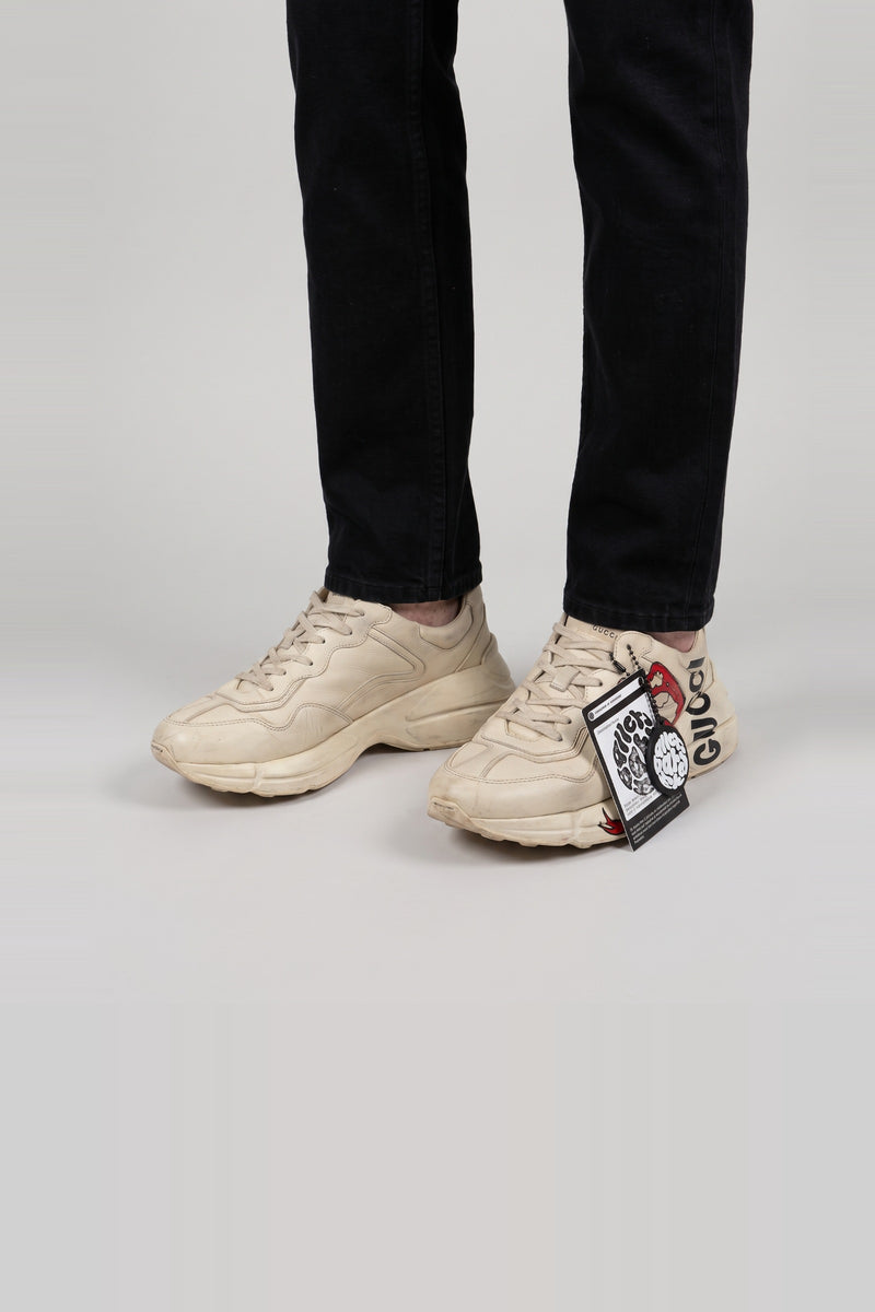 Op model, aan de voet