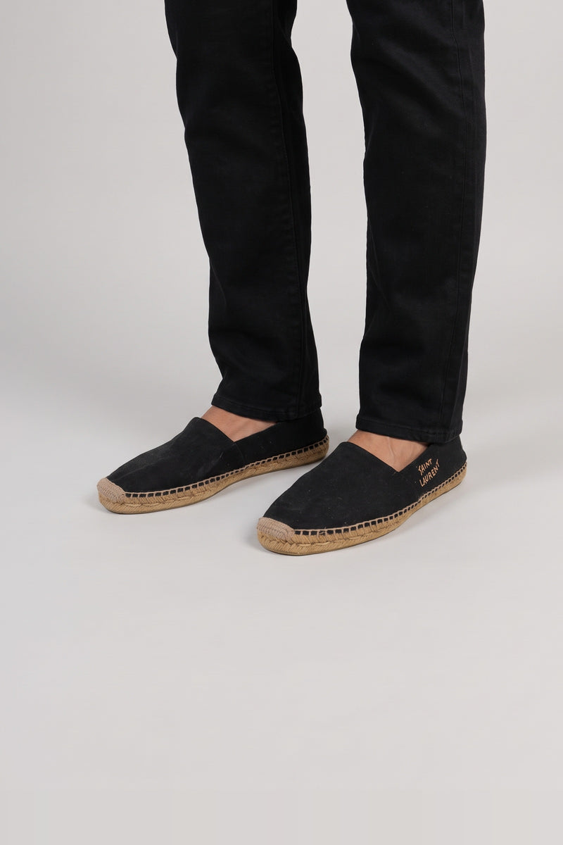 Op model, aan de voet