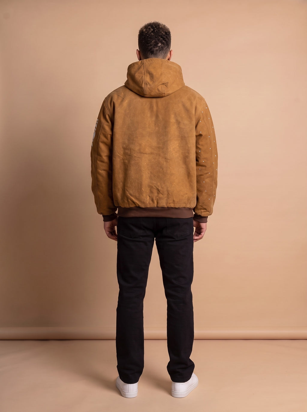 Godschild Studios camel patches Jacket model achterkant